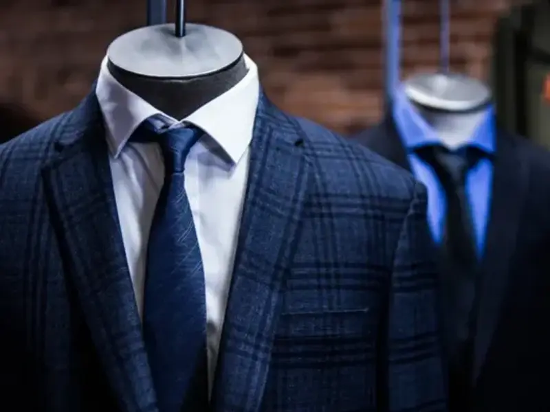 جدیدترین ترندهای پوشاک مردانه 2025 شامل کت و شلوارهای کلاسیک و پیراهن‌های مدرن